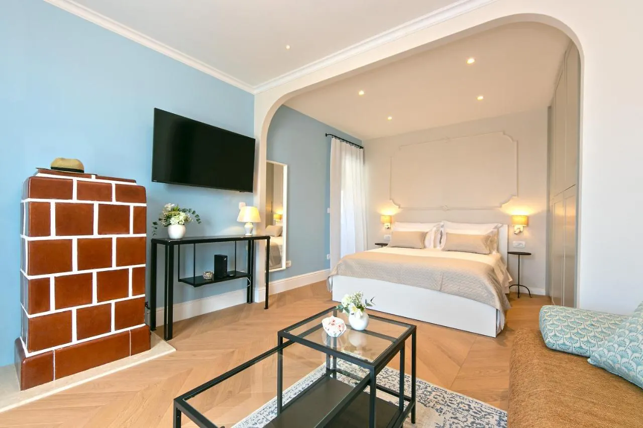 Split Eye Apartment