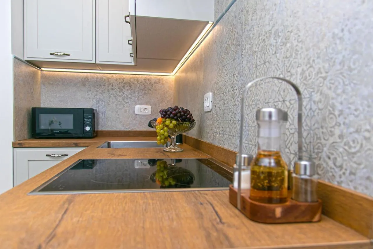 Split Eye Apartment